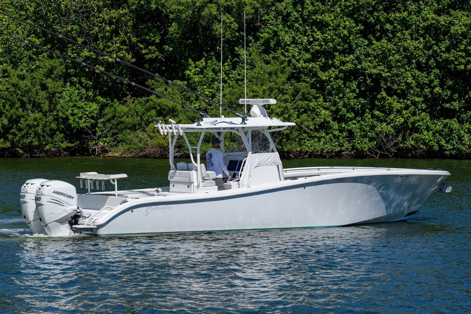 Yellowfin 34 - Exterior Profile