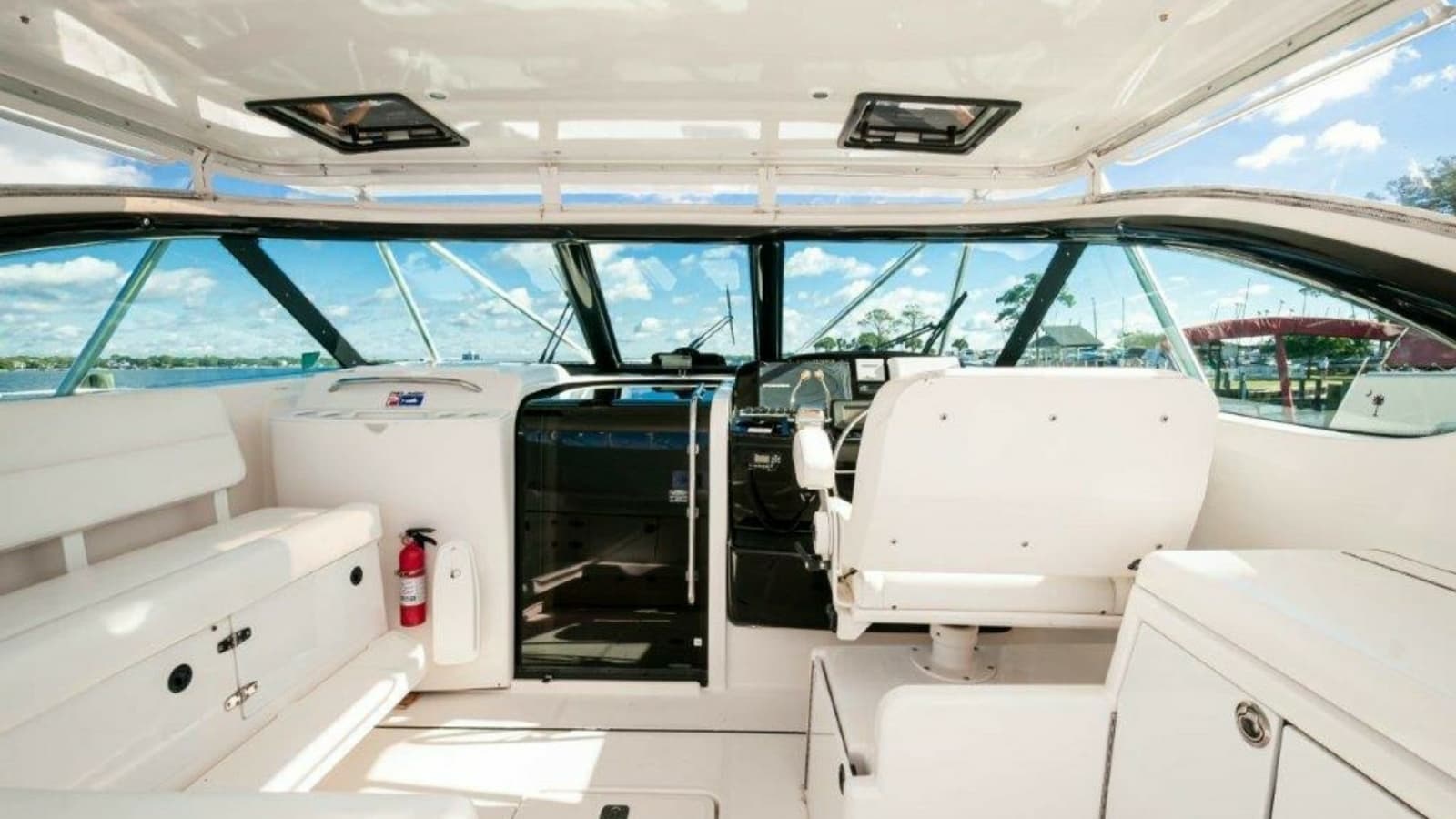 2003 Tiara Yachts 4200 Open Kingfisher Helm 5