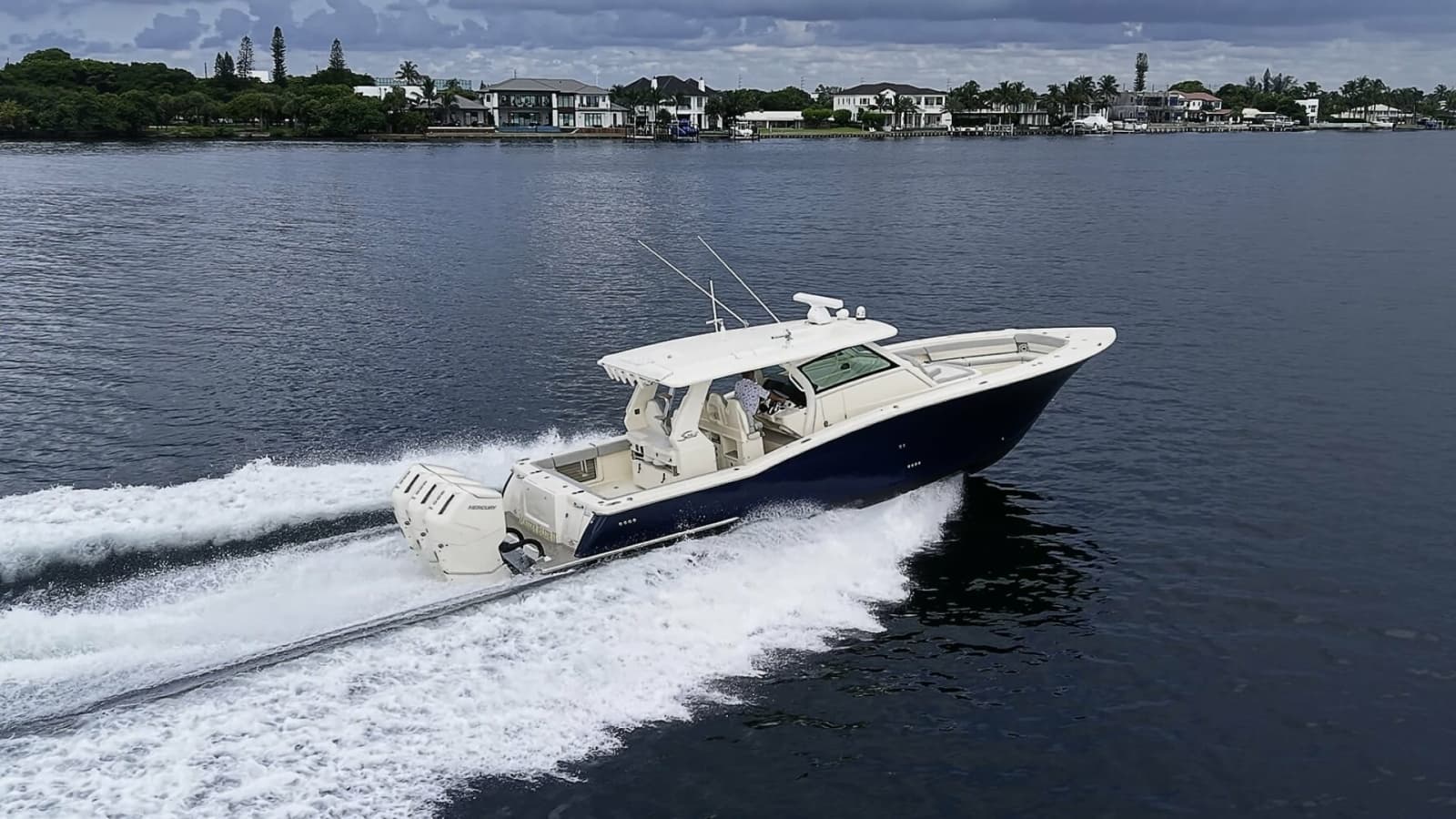 Scout 42 Maizey Blue - Exterior Profile