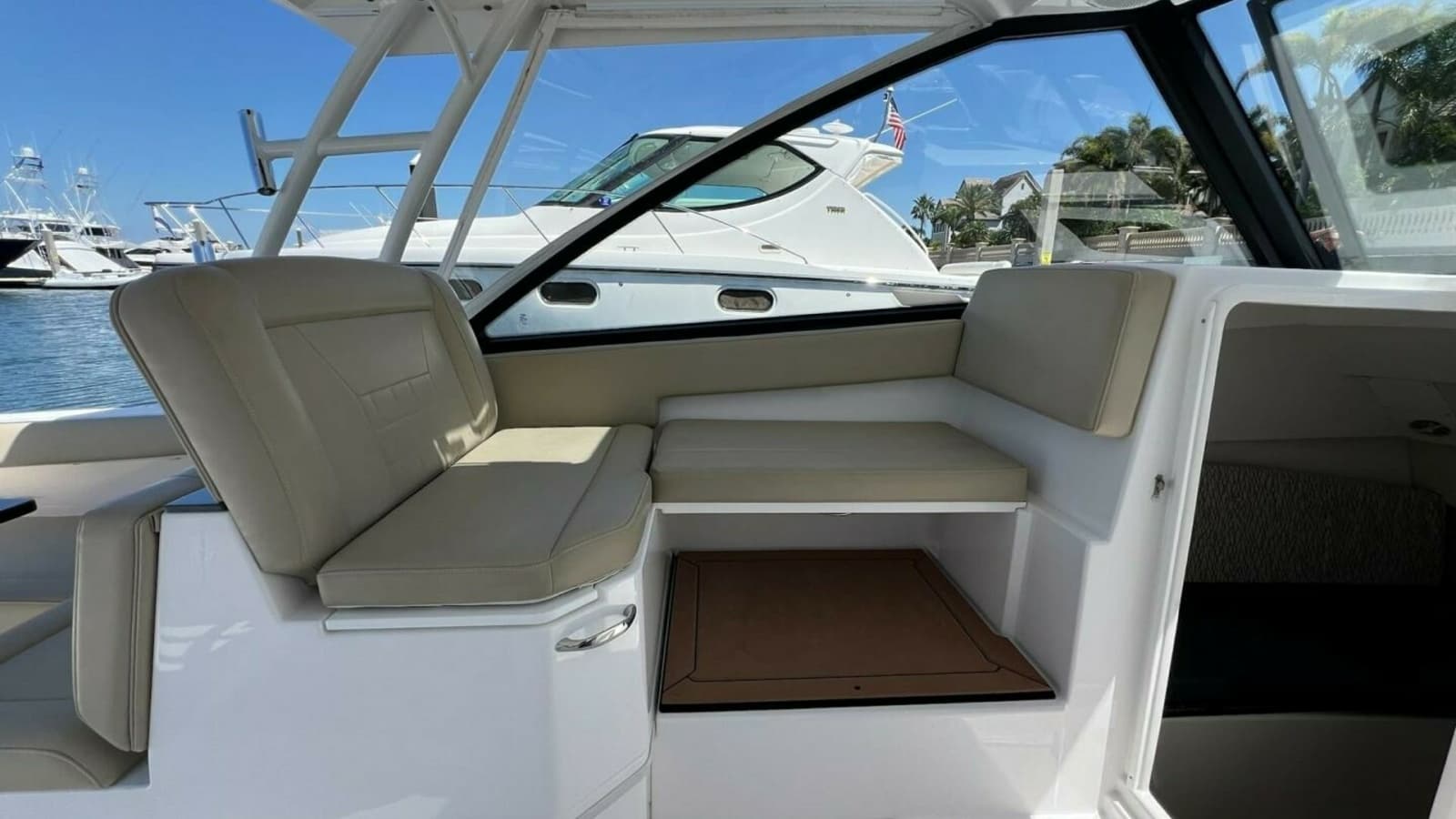 2019 Everglades 340 Dual Console- Helm Seating