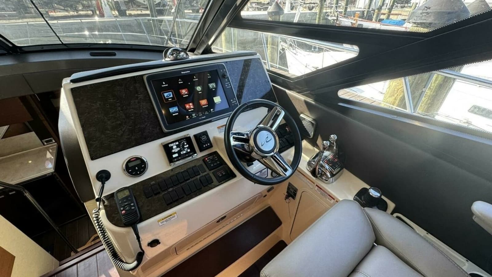 2016 Sea Ray 470 Sundancer 'Lopez Cove II' - Helm