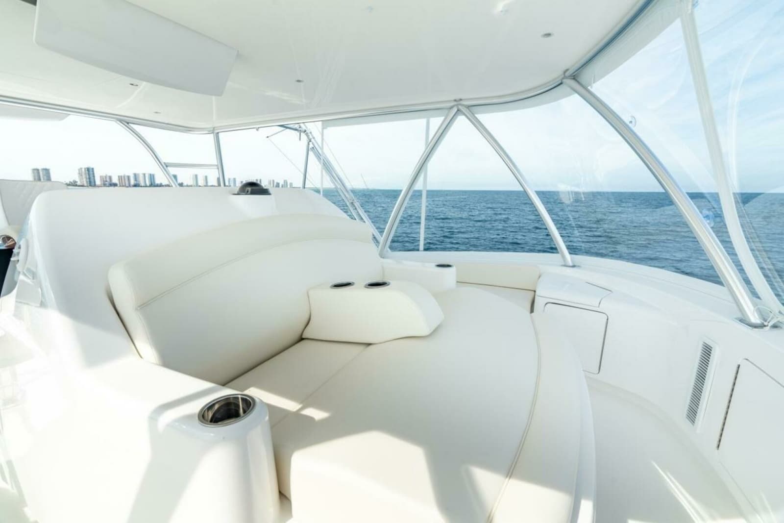 Viking 64 - Helm