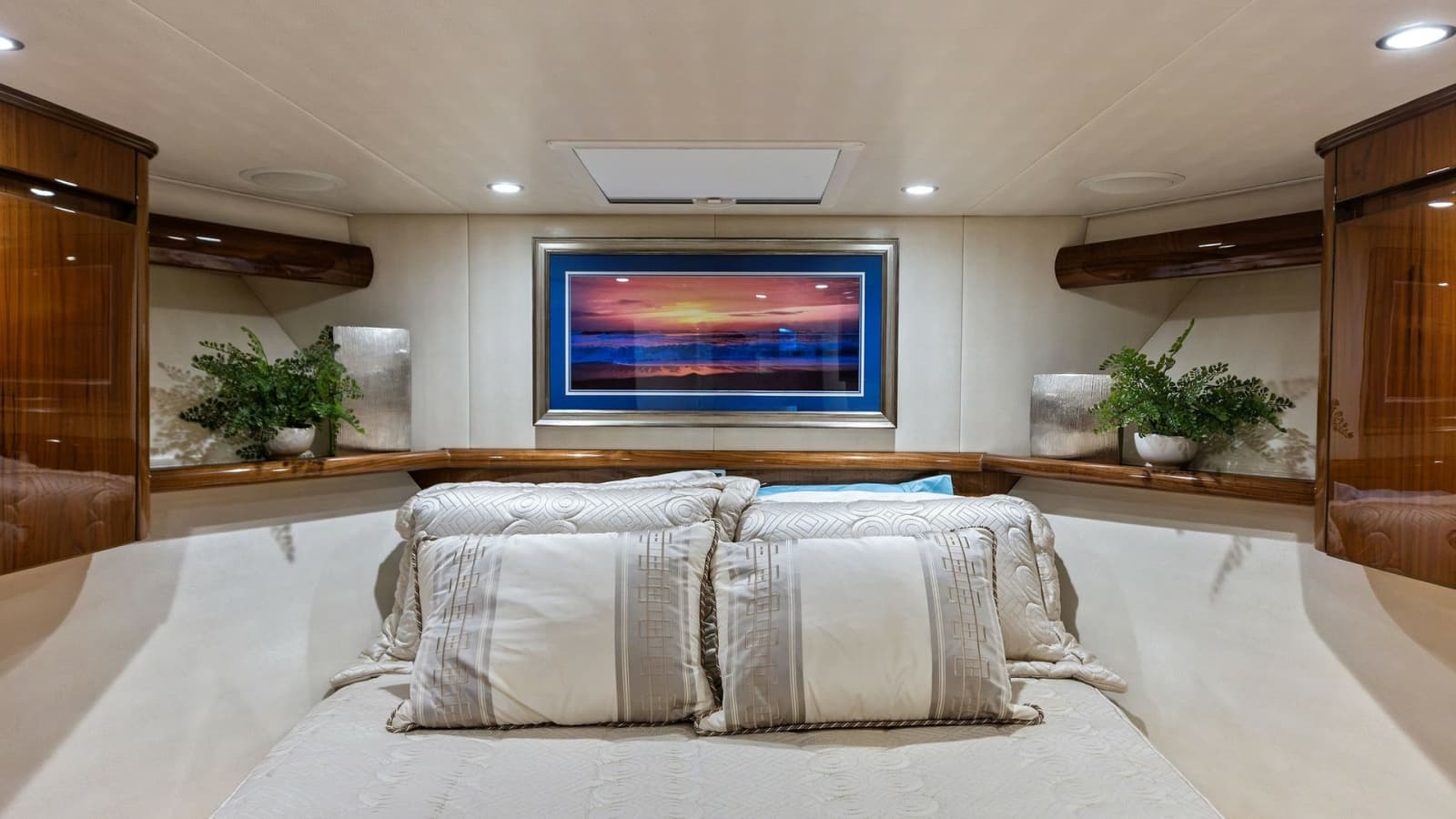 Luxurious Forward Stateroom