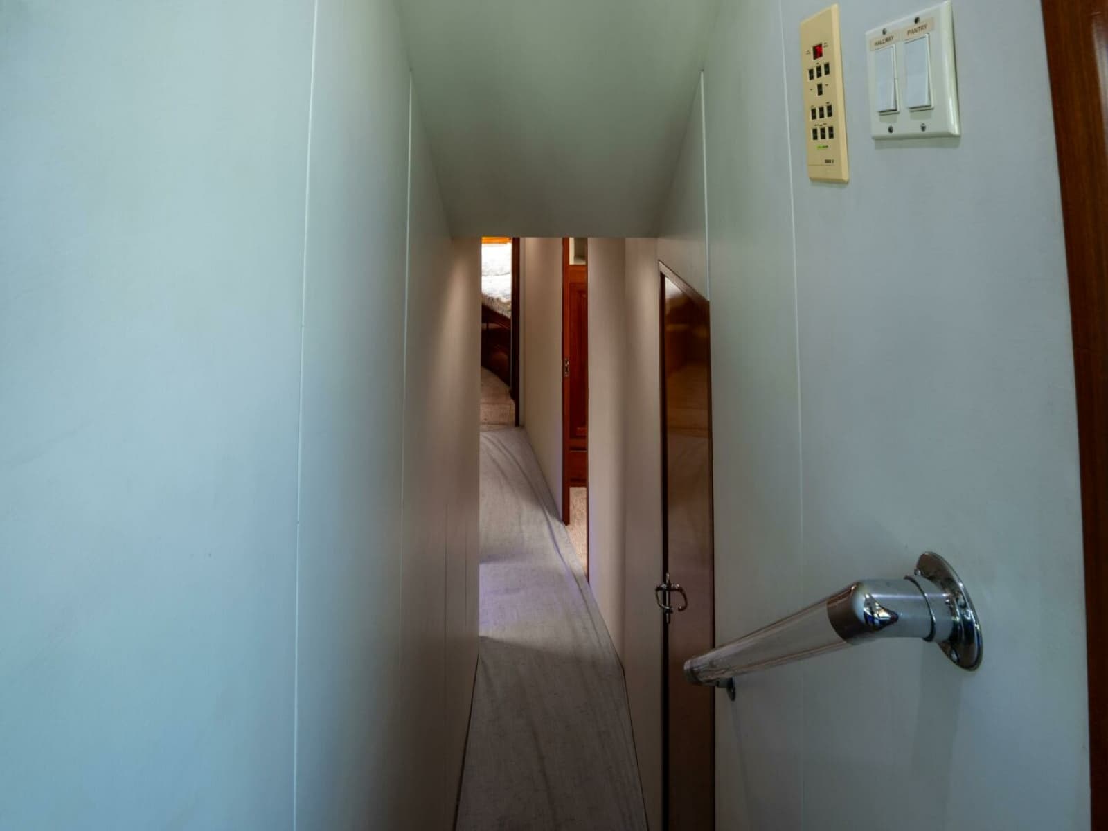 Viking 58 BAREFOOT - Companionway
