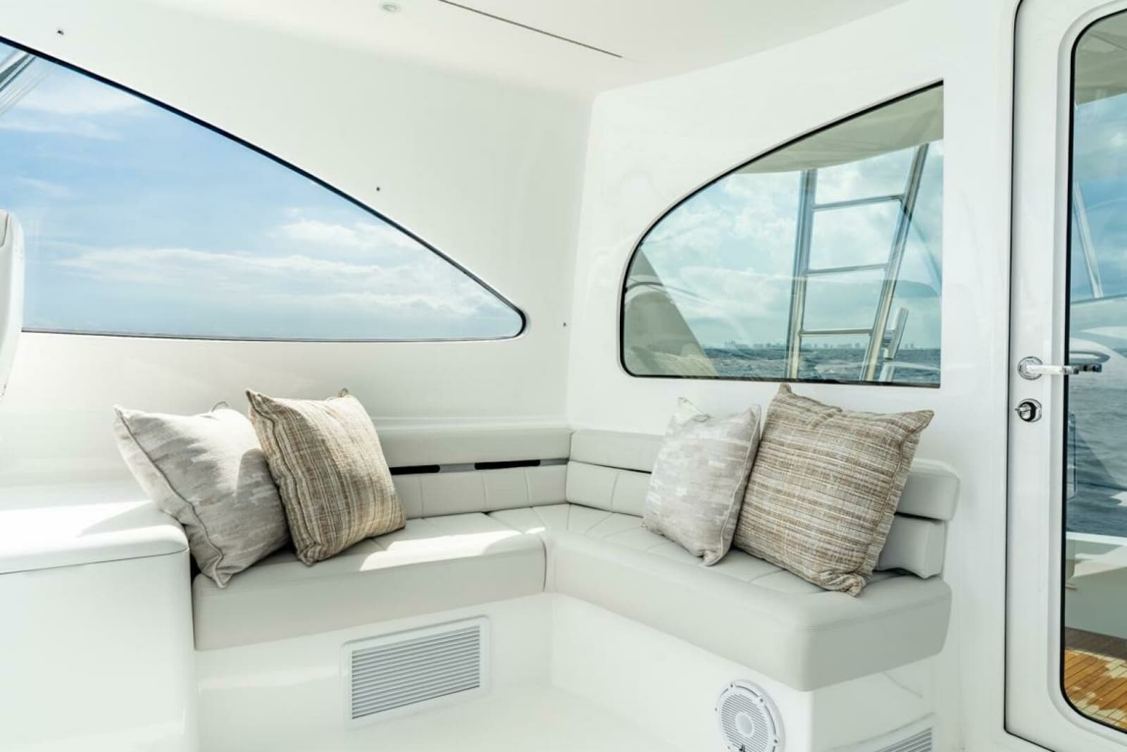Viking 54 Sport Tower - Command Deck