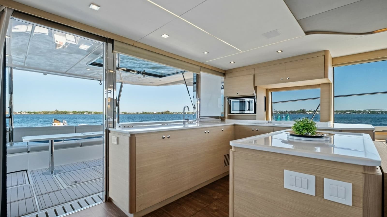 2022 54 Aquila Powercat 'Remarkable I'
