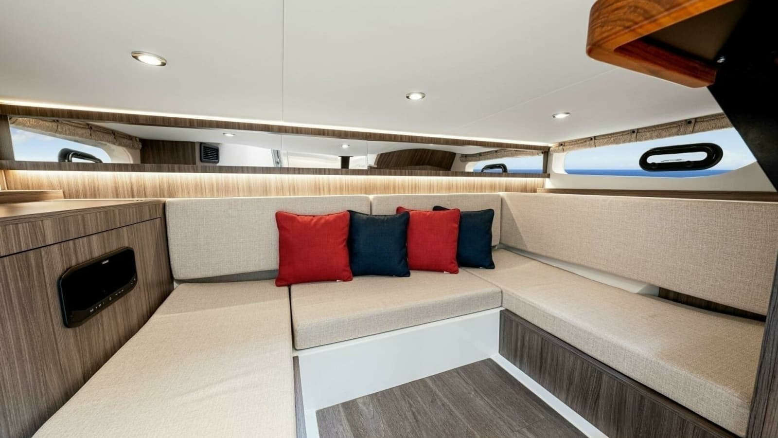 2022 Sea Ray 370 OB
