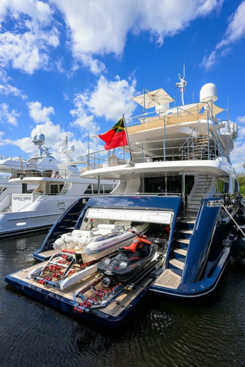 Benetti 132 - Cofina - Exterior Starboard Stern