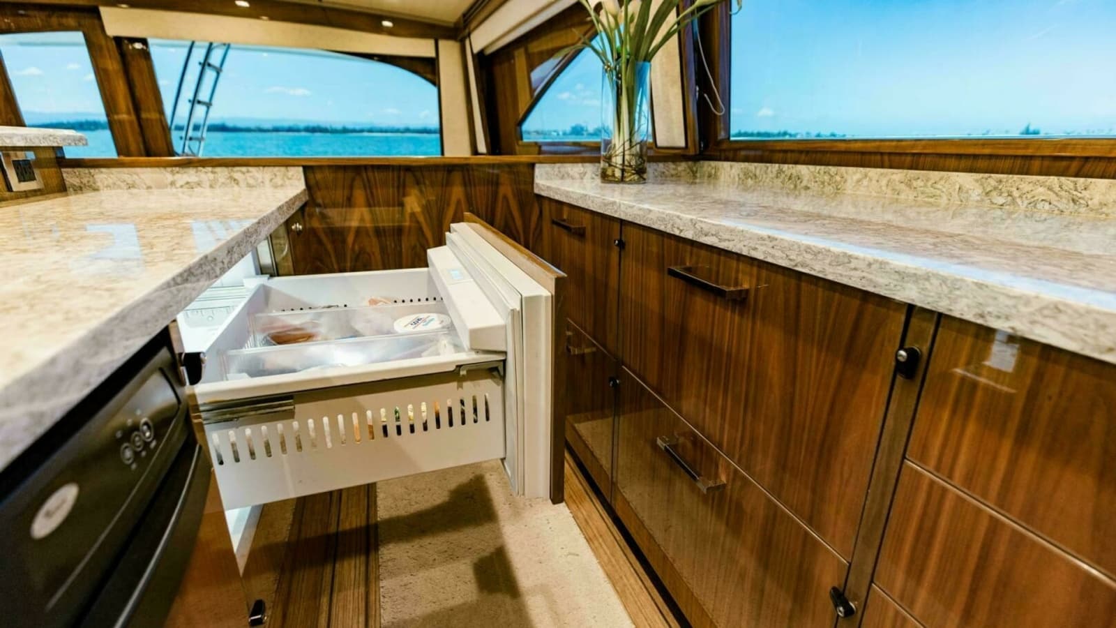 2020 Viking 72 Enclosed Bridge
