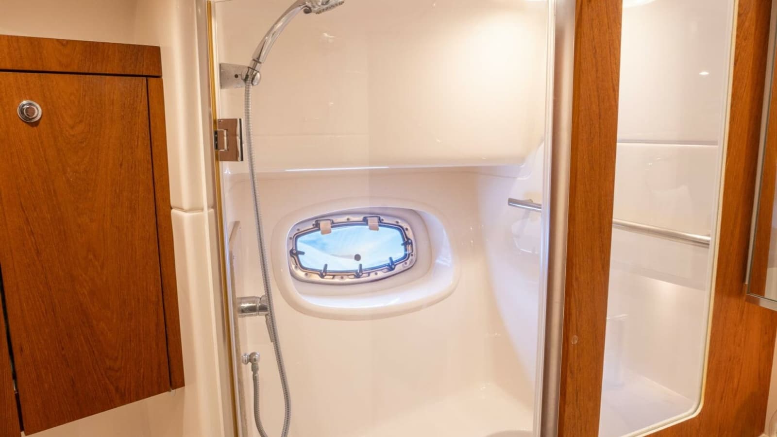 2015 Tiara Yachts 4300 Open "Teddy's Float Too" Enclosed Shower Stall