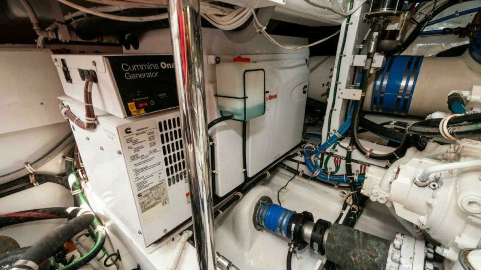 2016 Hatteras GT60 KNOT ON CALL Port Generator