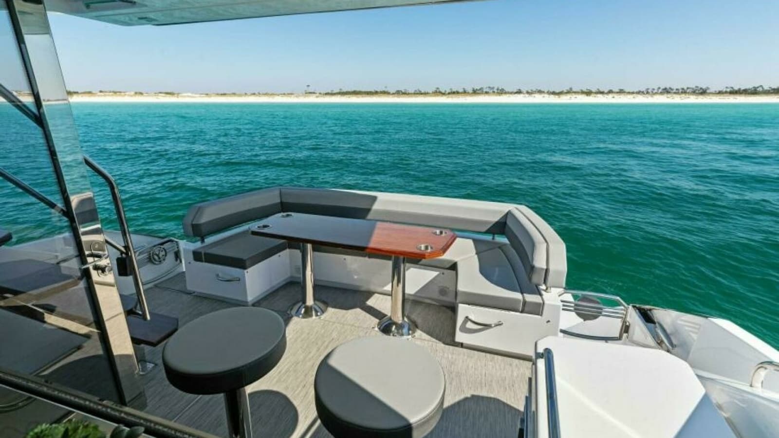 2023 Cruisers Yachts 60 Cantius Fly-Cockpit