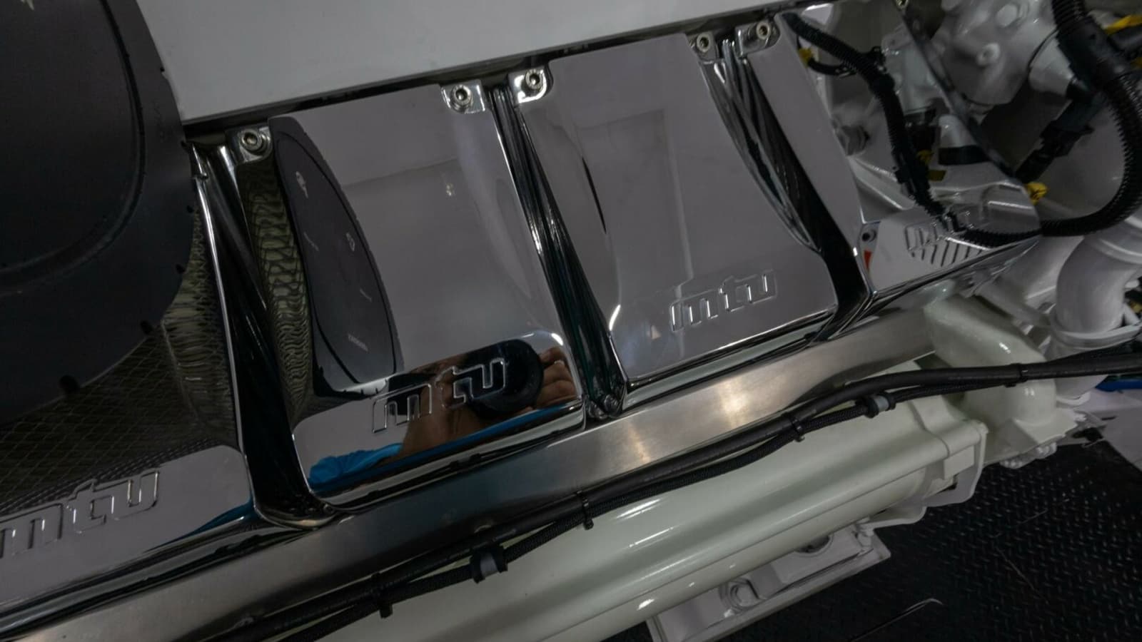 2025 82 Viking Convertible Boujie Engine Room (9)