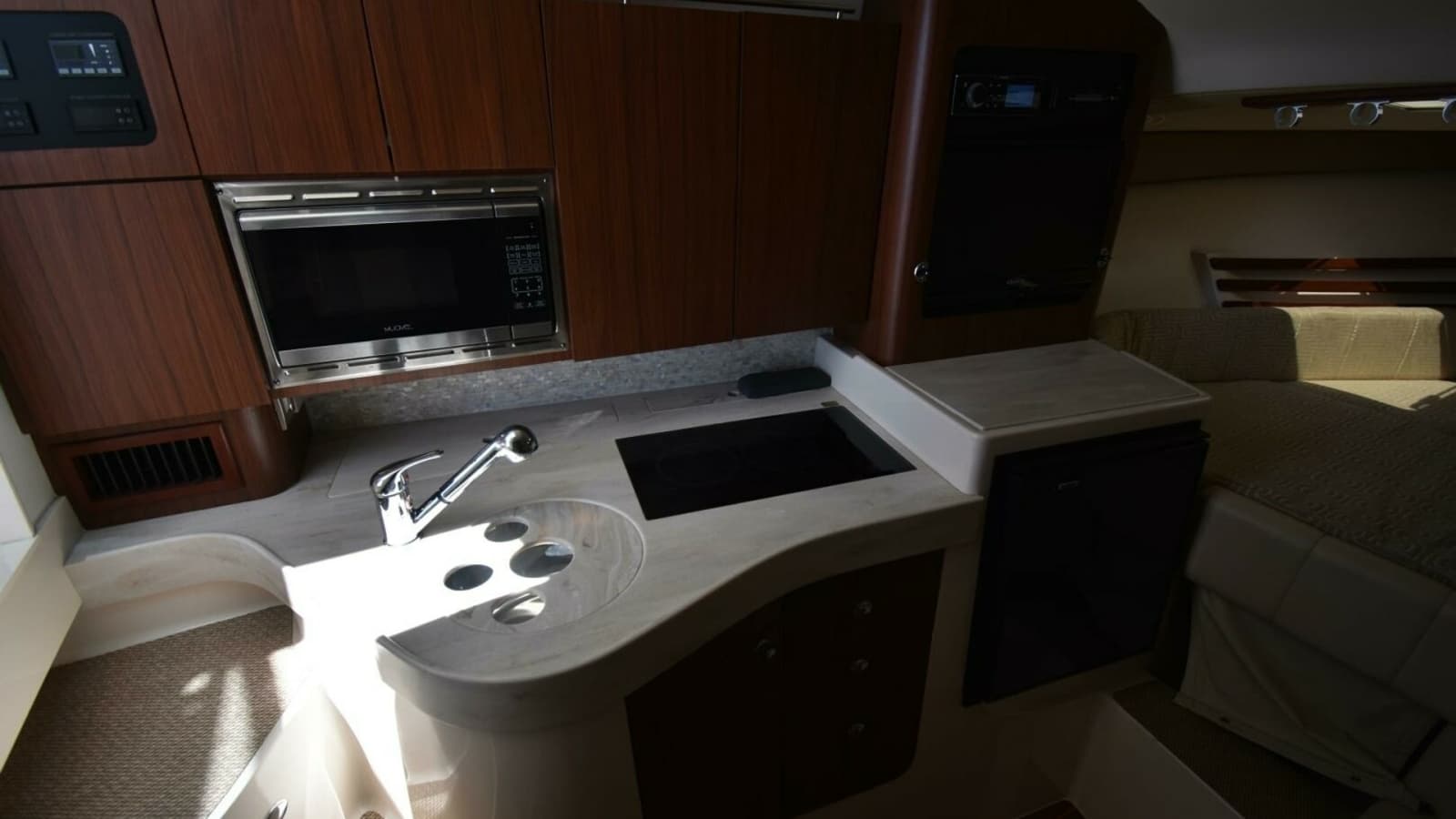 2016 Grady-White 330 Express