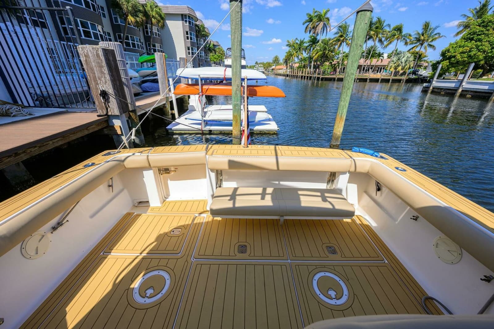 Tiara 3100 LE Black Jack - Cockpit