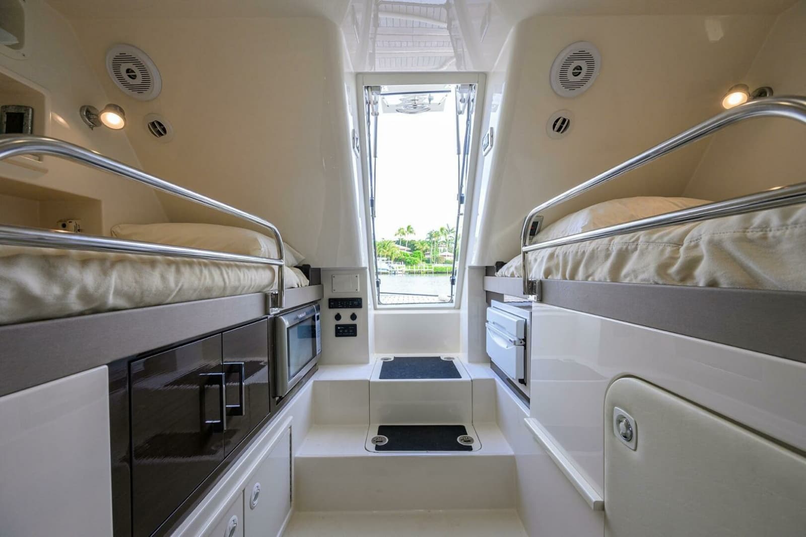 Marquis 66 ANDIAMO - Crew Quarters