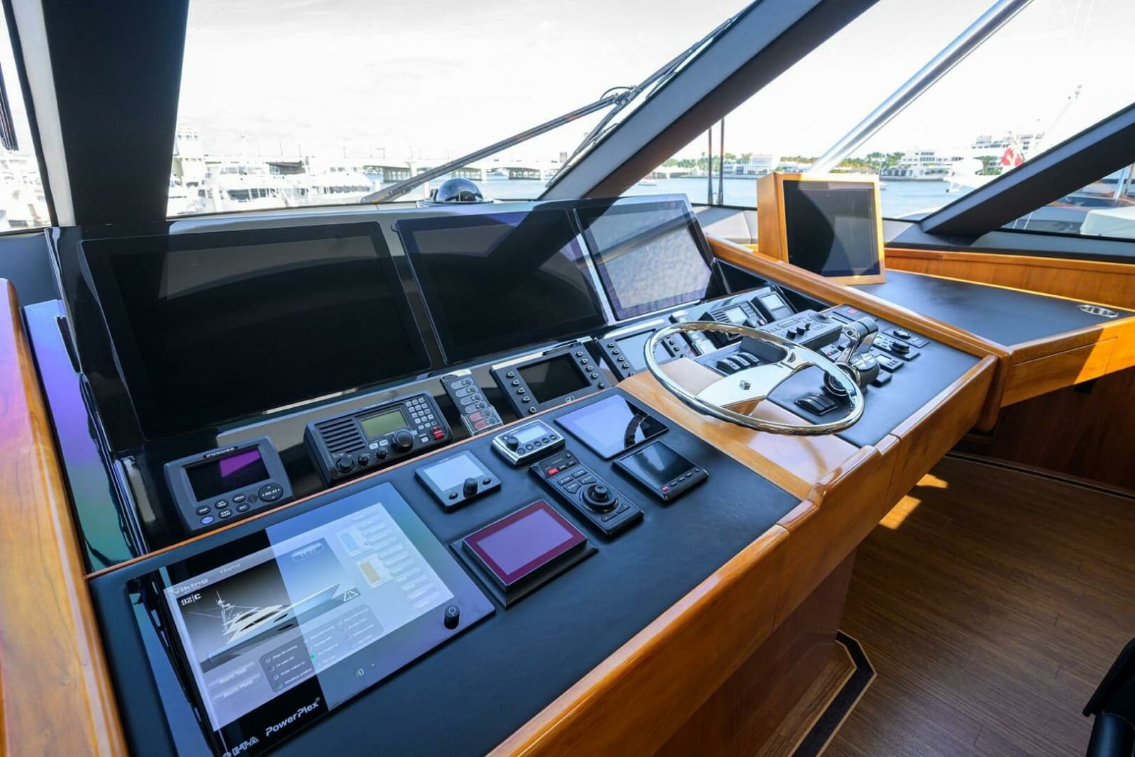 Viking  92 SPECULATOR - Skybridge Helm