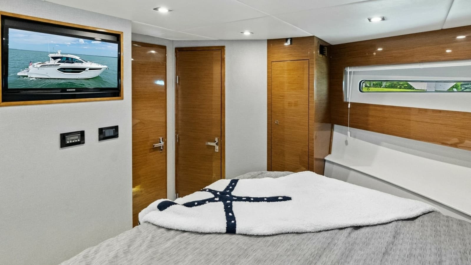 2019 Cruisers Yachts 42 Cantius 'Truly Ineffable'