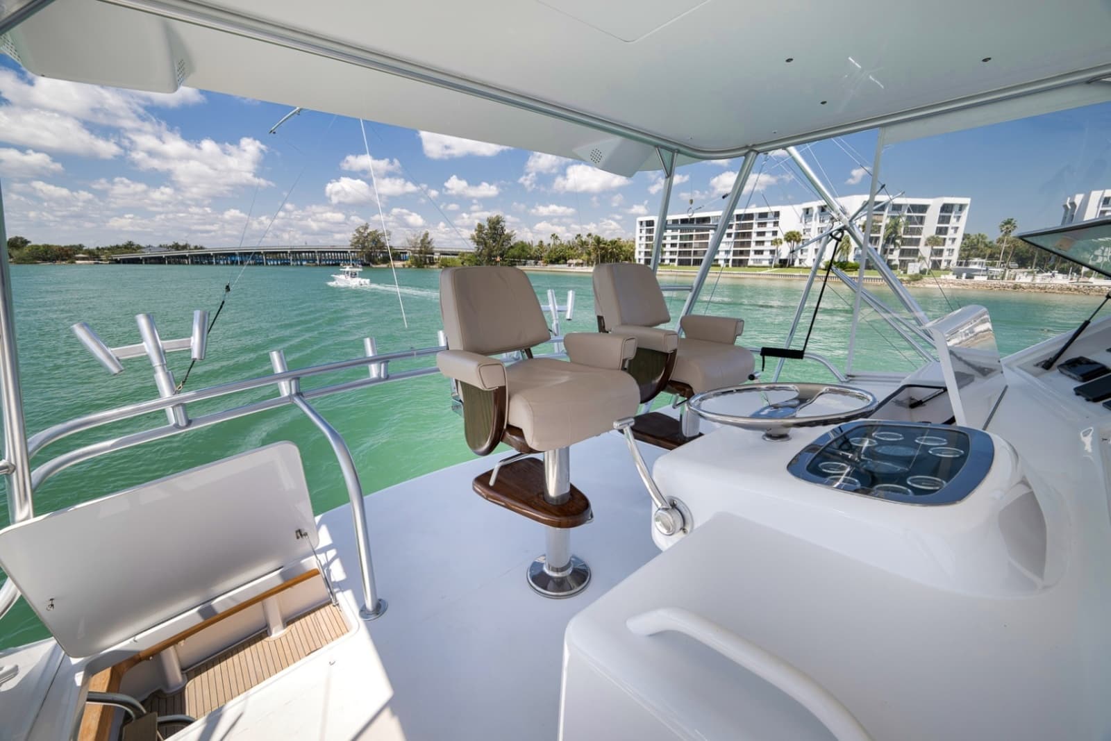 Viking 52 - THE HURRICANE - Flybridge Helm