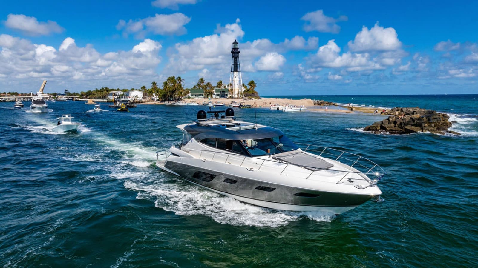 2022 Riviera 6000 Sport Yacht Platinum Edition