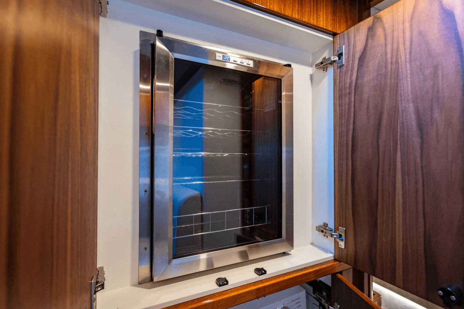 2022 Riviera 6000 Sport Yacht Platinum Edition