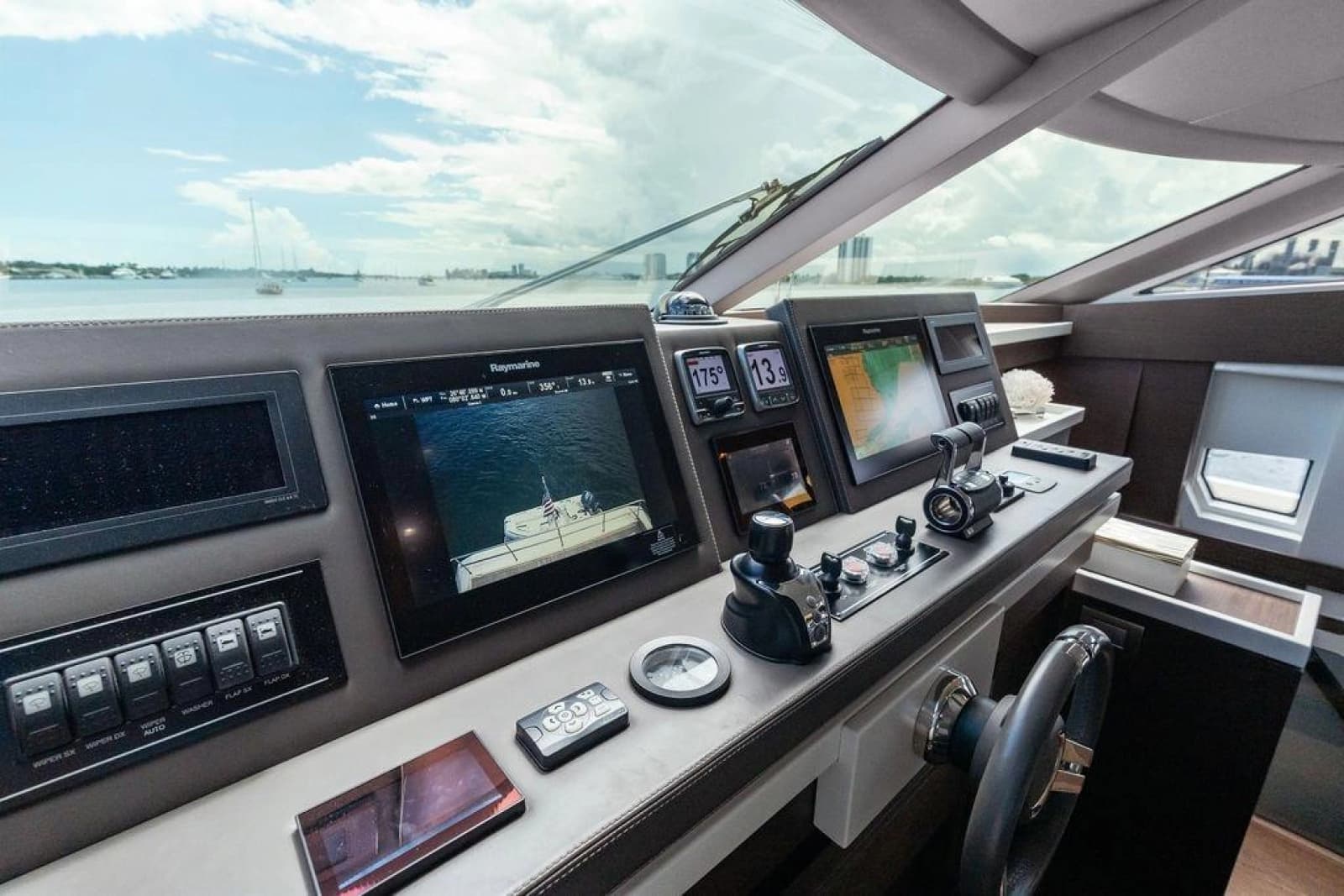 2016 Prestige 750