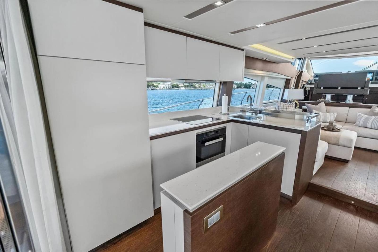2016 Prestige 750