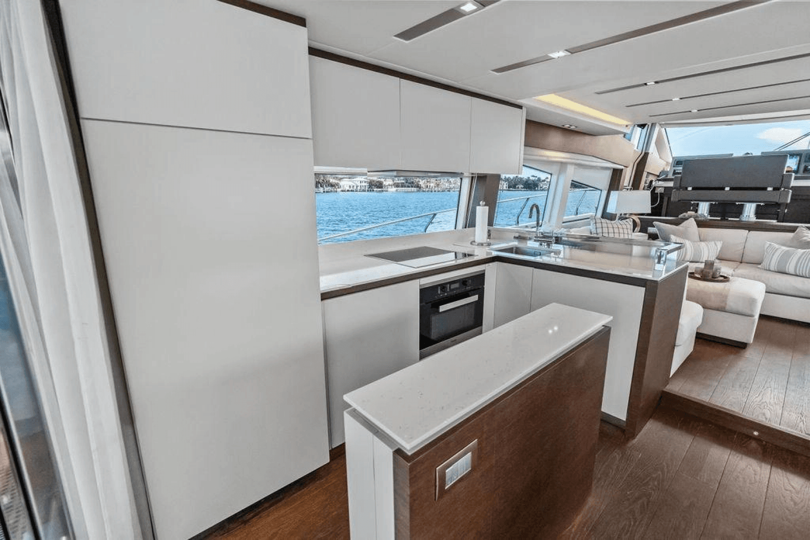 2016 Prestige 750