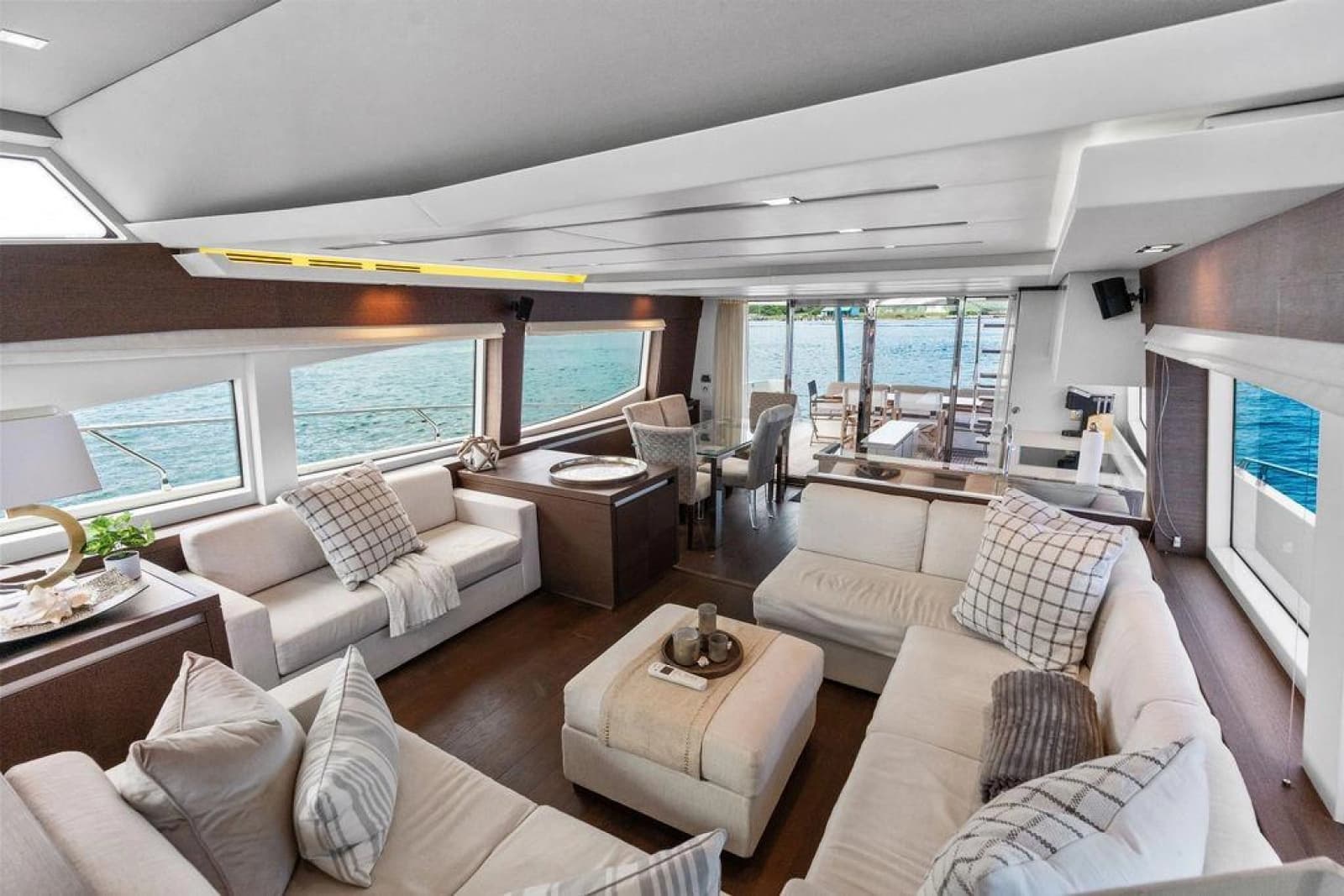 2016 Prestige 750