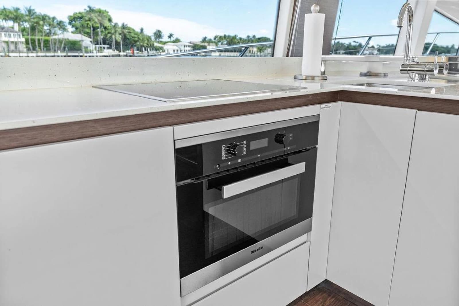 2016 Prestige 750