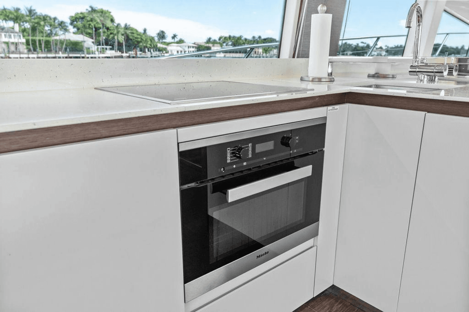 2016 Prestige 750