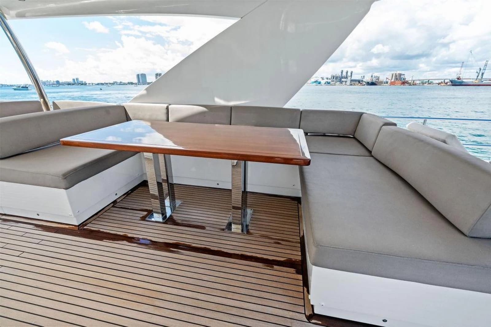 2016 Prestige 750