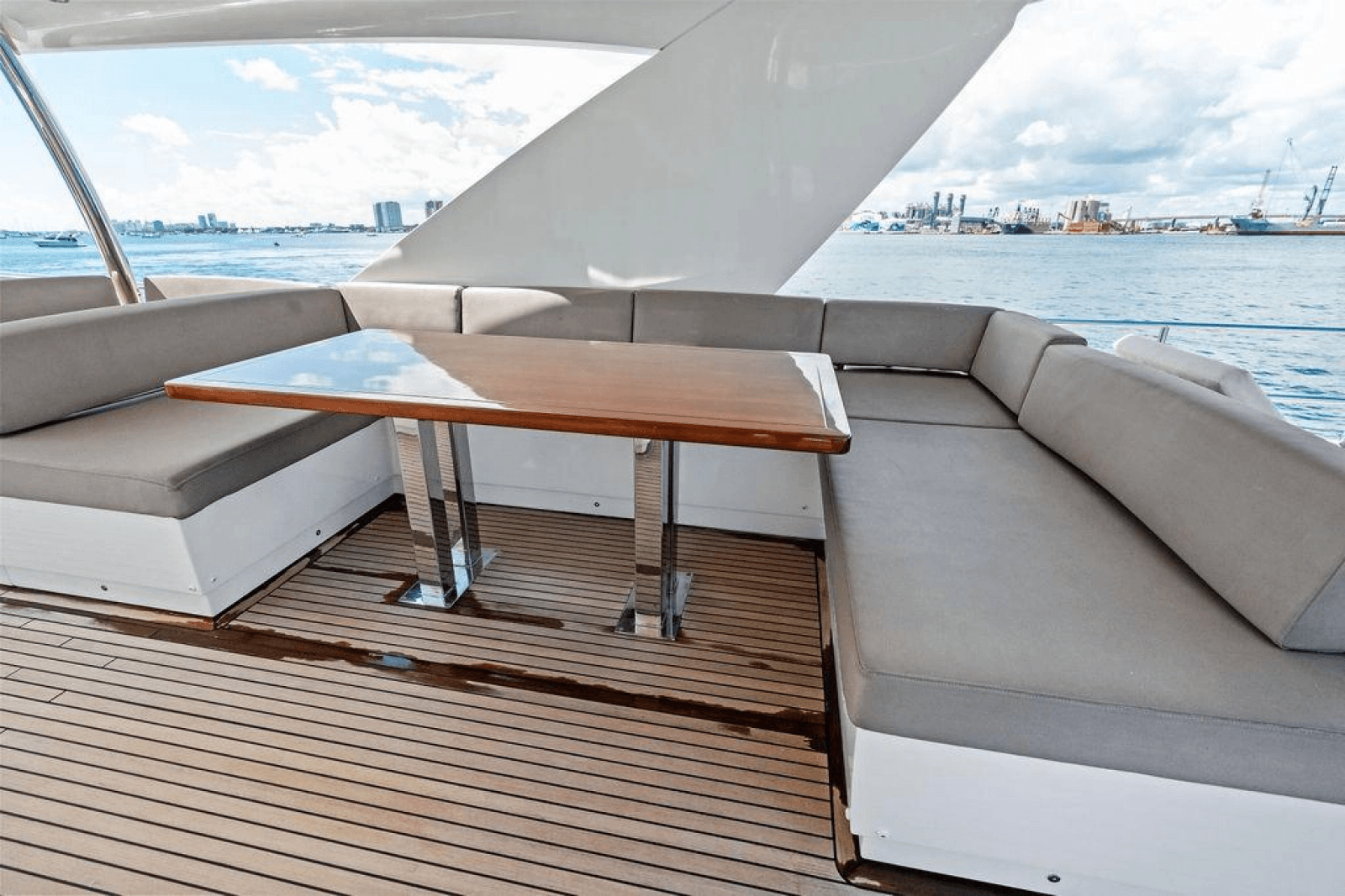 2016 Prestige 750