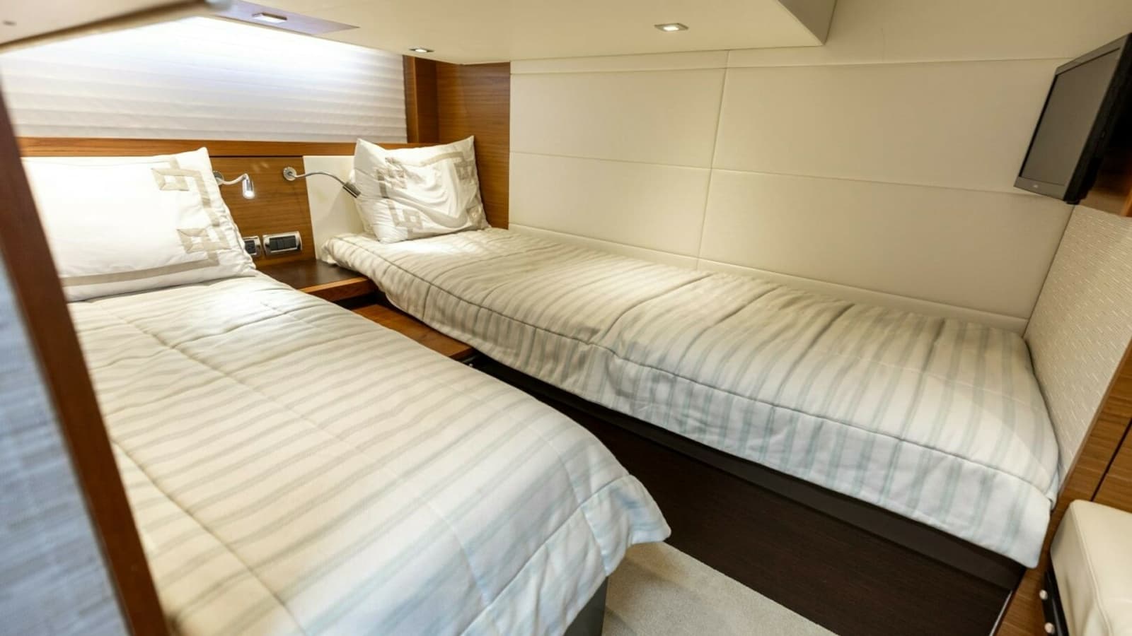 2015 Tiara Yachts 44 Coupe- SILVER LINING- Guest Stateroom