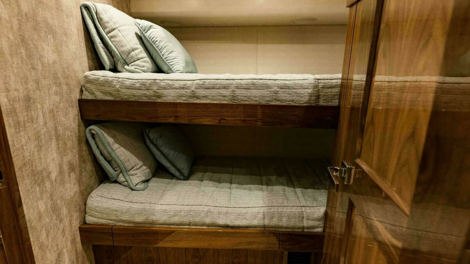 2020 Viking 72 Enclosed Bridge