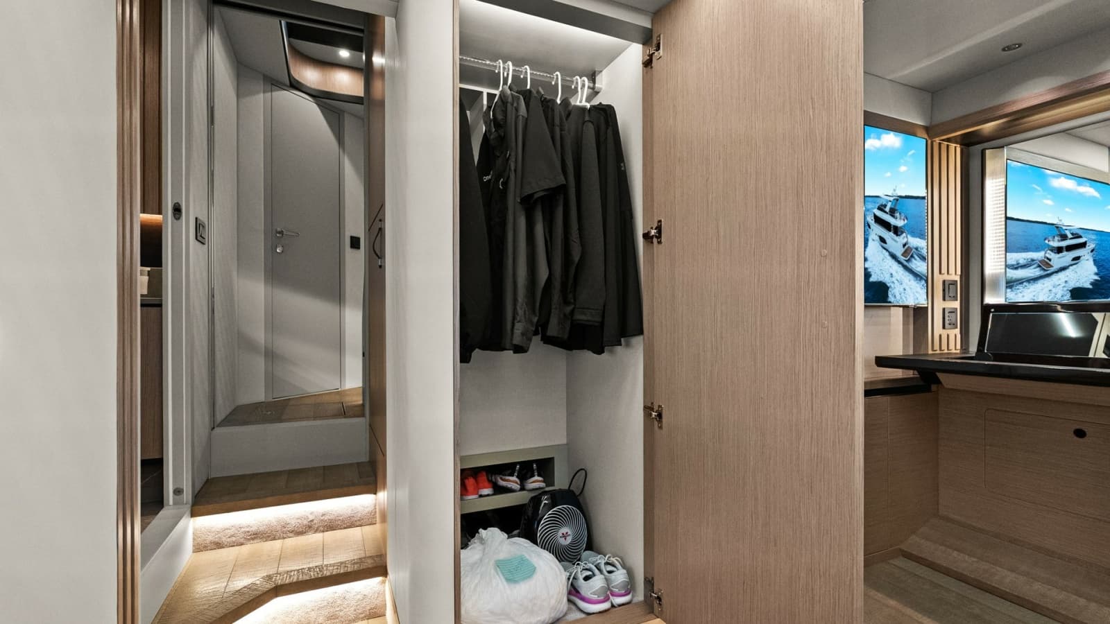 Guest Cabin Wardrobe and Entrance