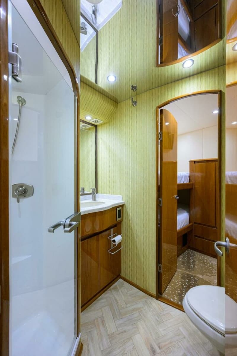 Guest Cabin Head