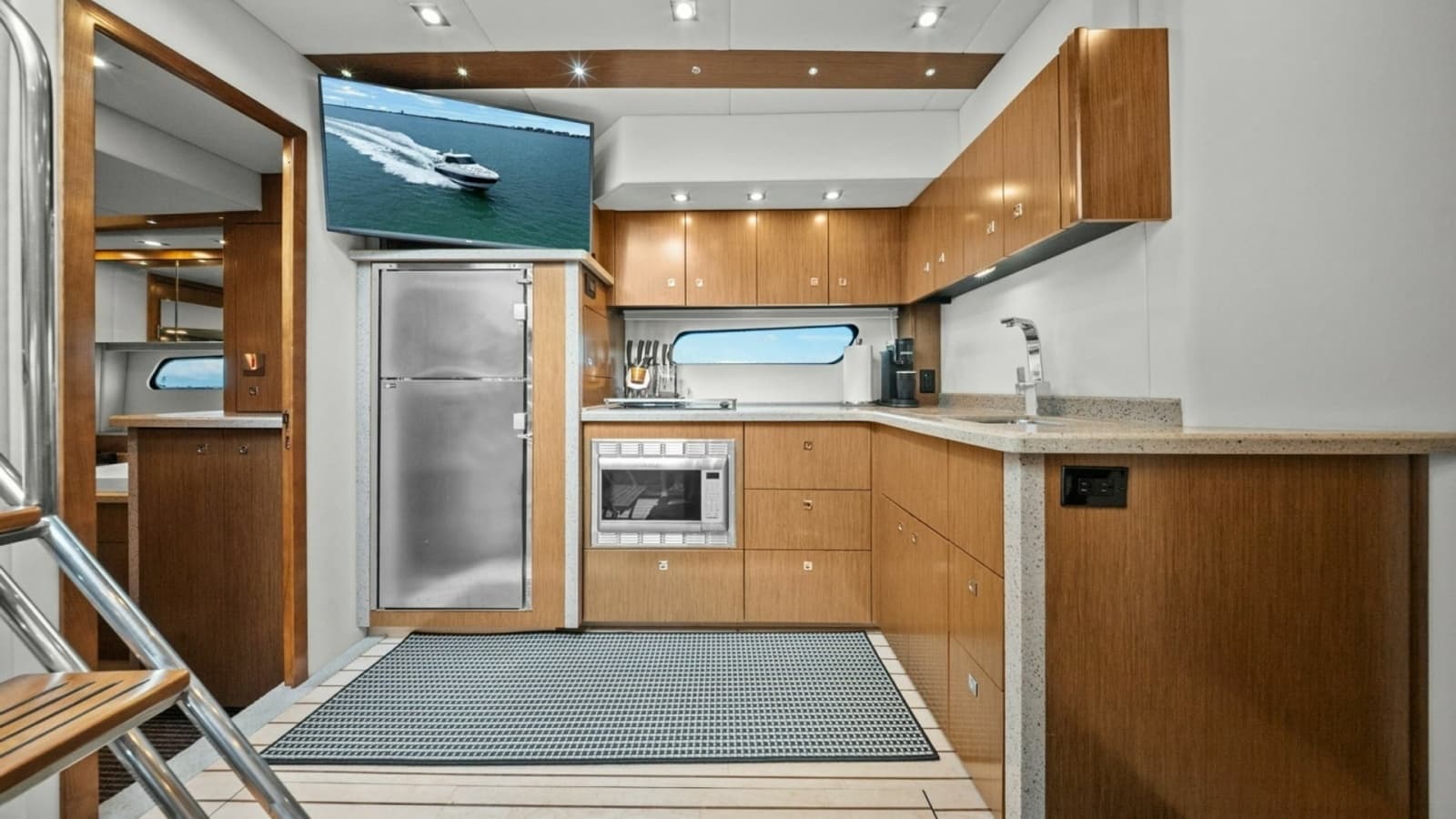 2014 Cruisers Yachts 48 Cantius