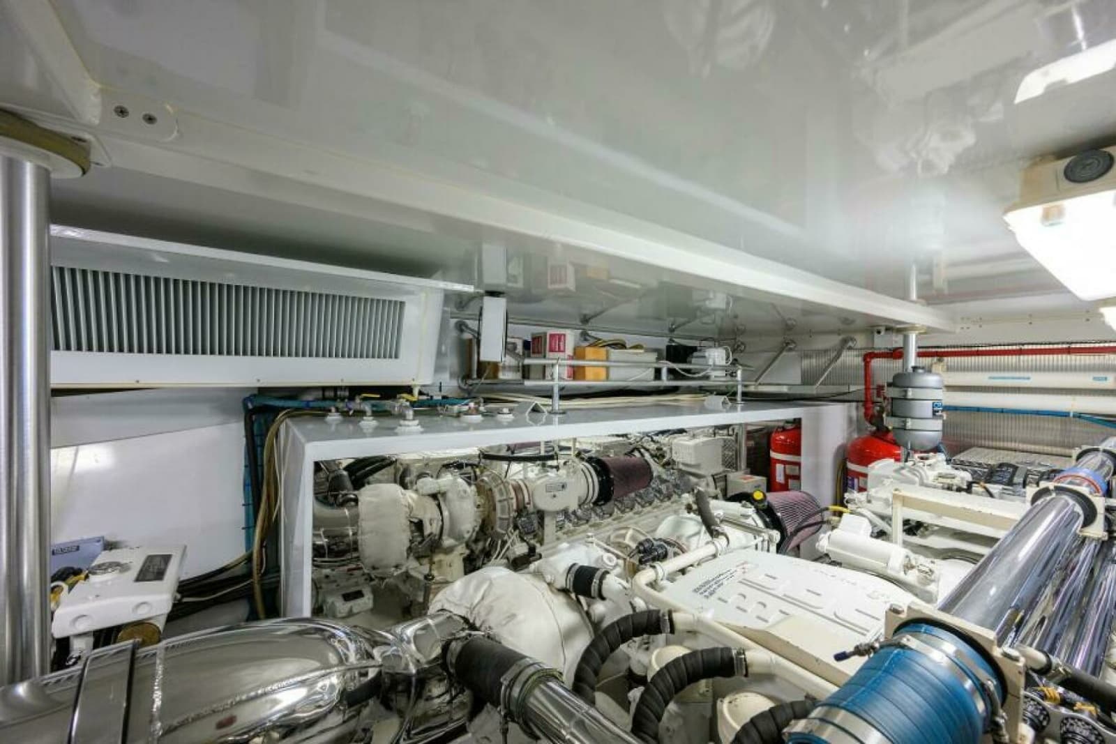 2004 Sea Force IX 82 Enclosed Bridge