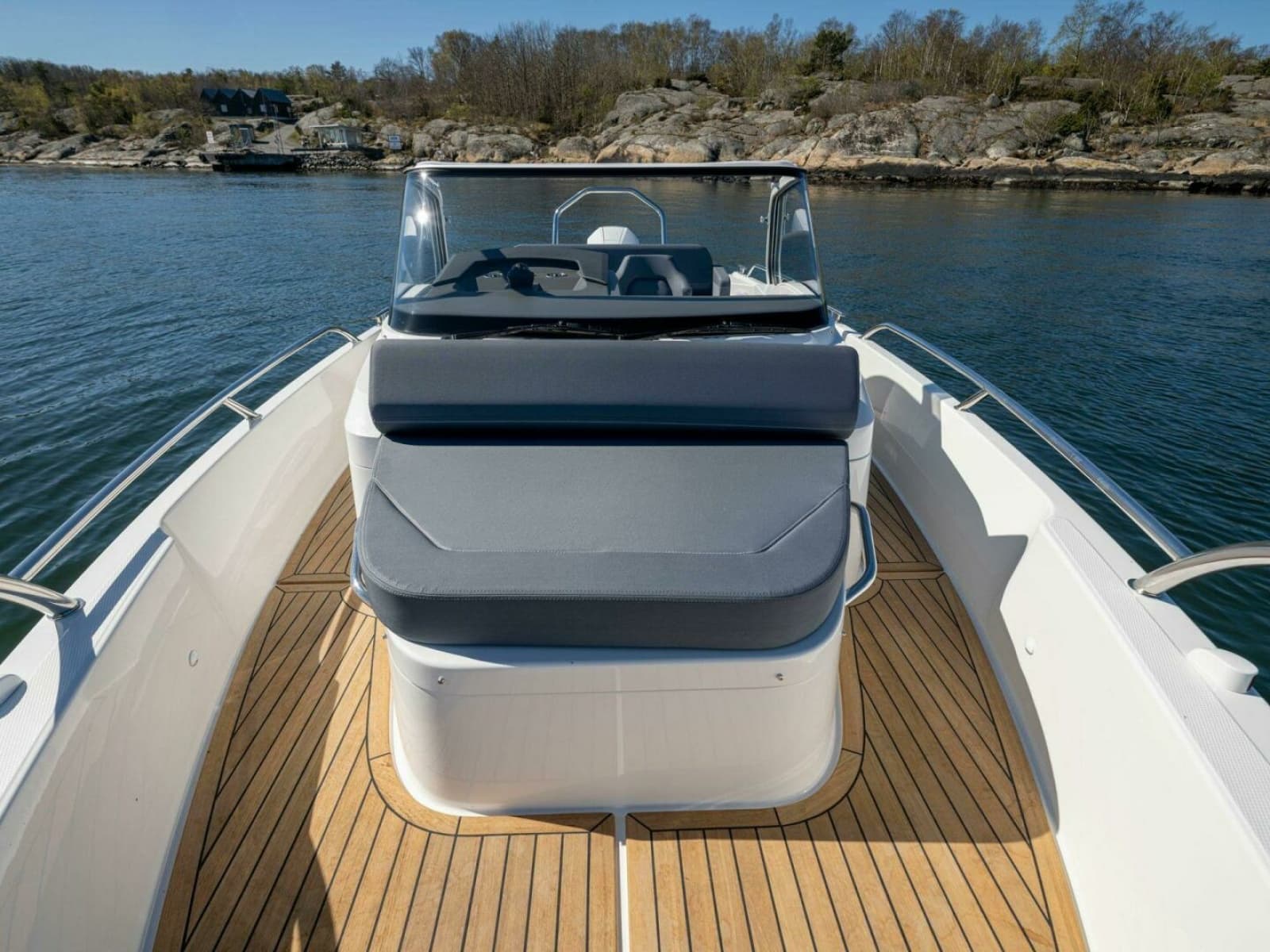 Nimbus Tender 8 Forward Seating
