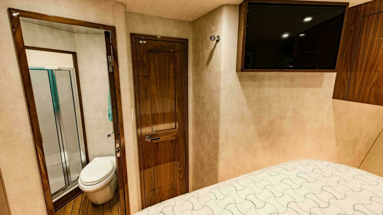 2020 Viking 72 Enclosed Bridge