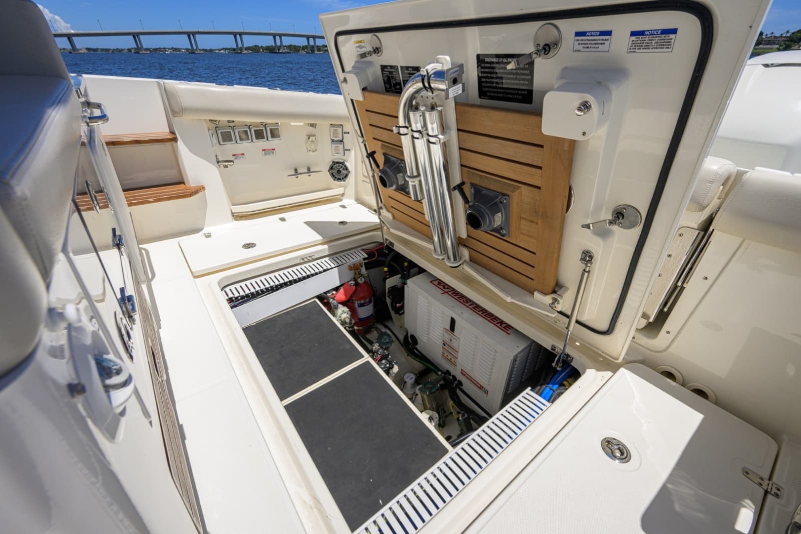 Boston Whaler 35 - DERRYN -  Seakeeper