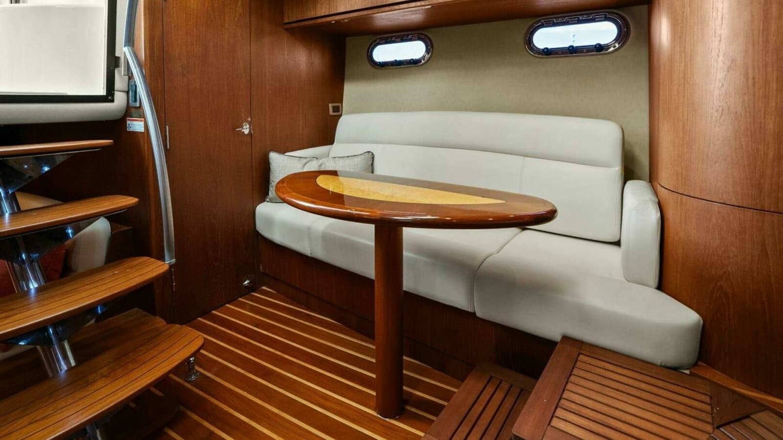 2008 Tiara Yachts 3500 Sovran "Fridge Benefit"