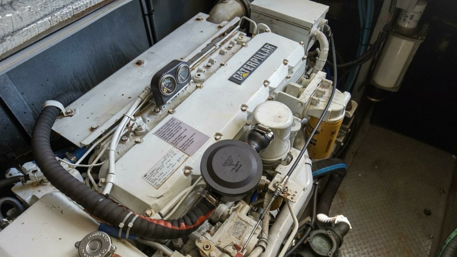 2000 40 Sea Ray 400 Sedan Bridge Silver Lining Engine Room (1)