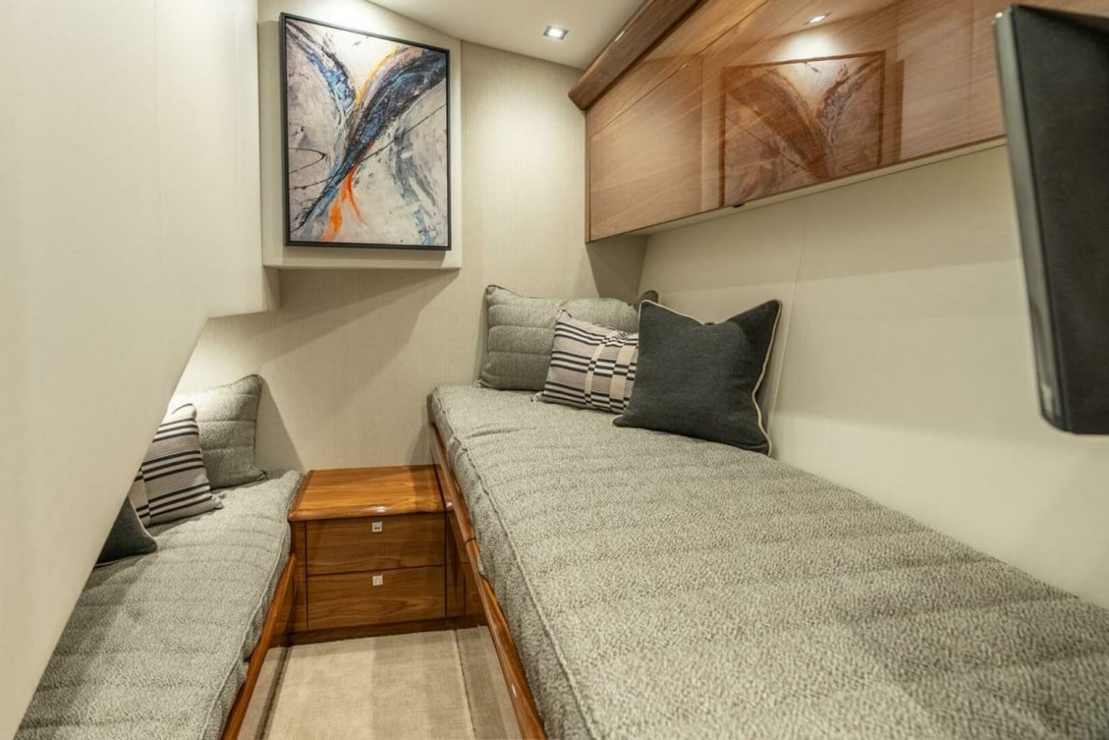 Viking 64 - Side by Side Stateroom