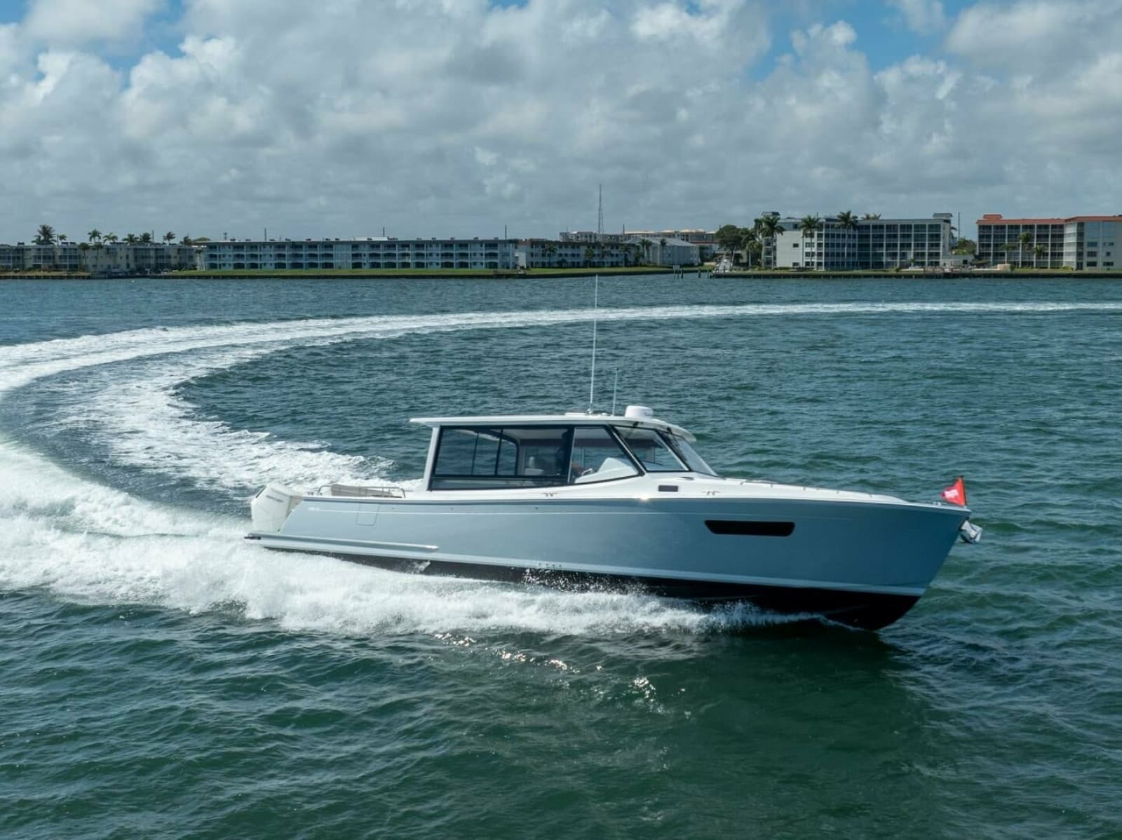 MJM 47X 47-003 - Exterior
