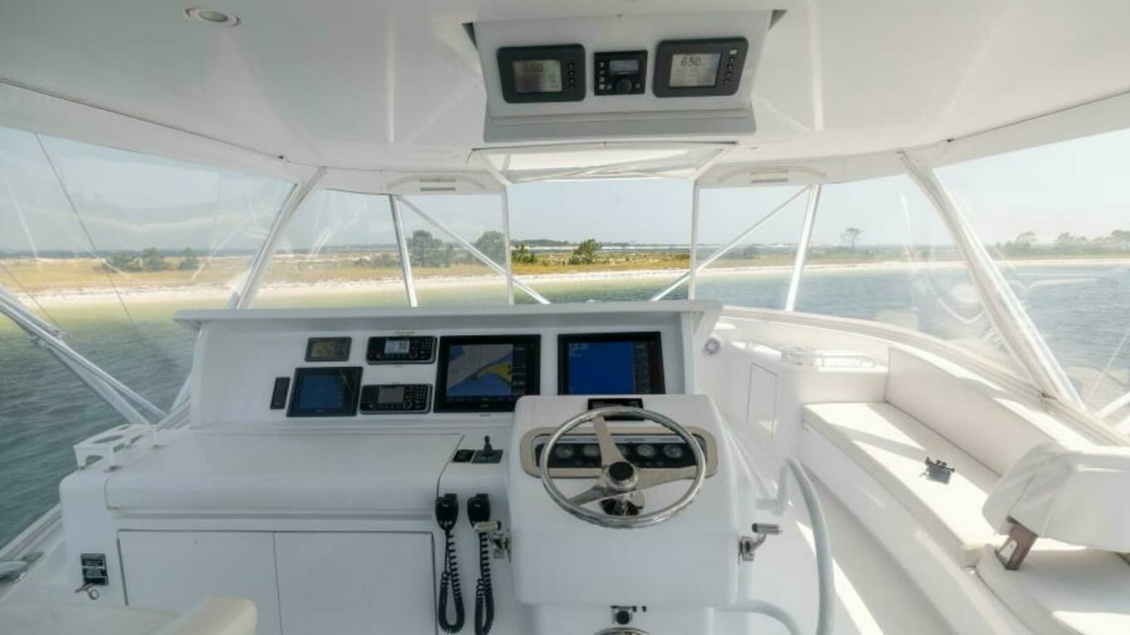2008 Hatteras 60 Convertible Helm