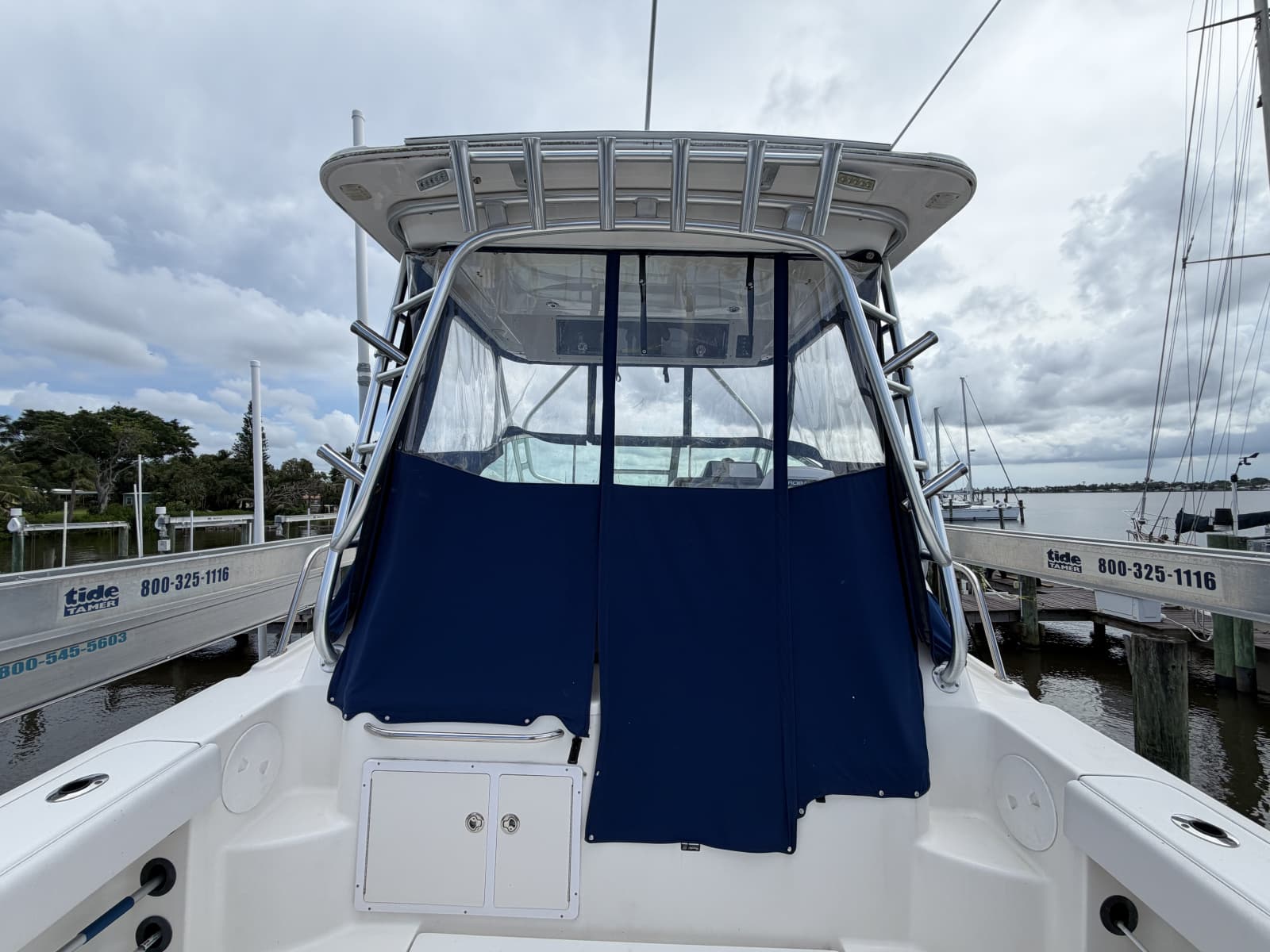 2016 Robalo R305