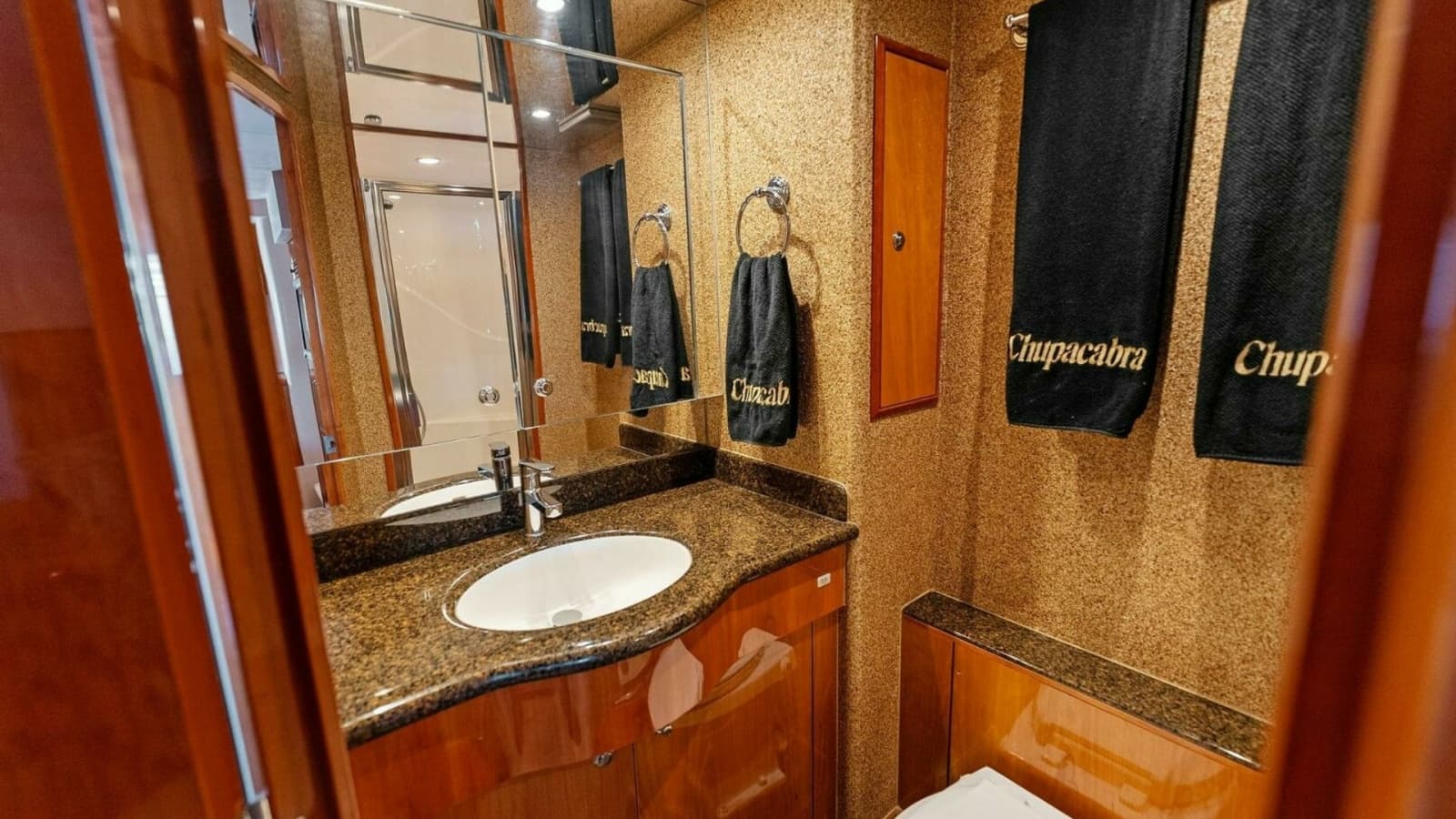 2007 Hatteras 64 Convertible CHUPACABRA - Elegant Master Ensuite Head