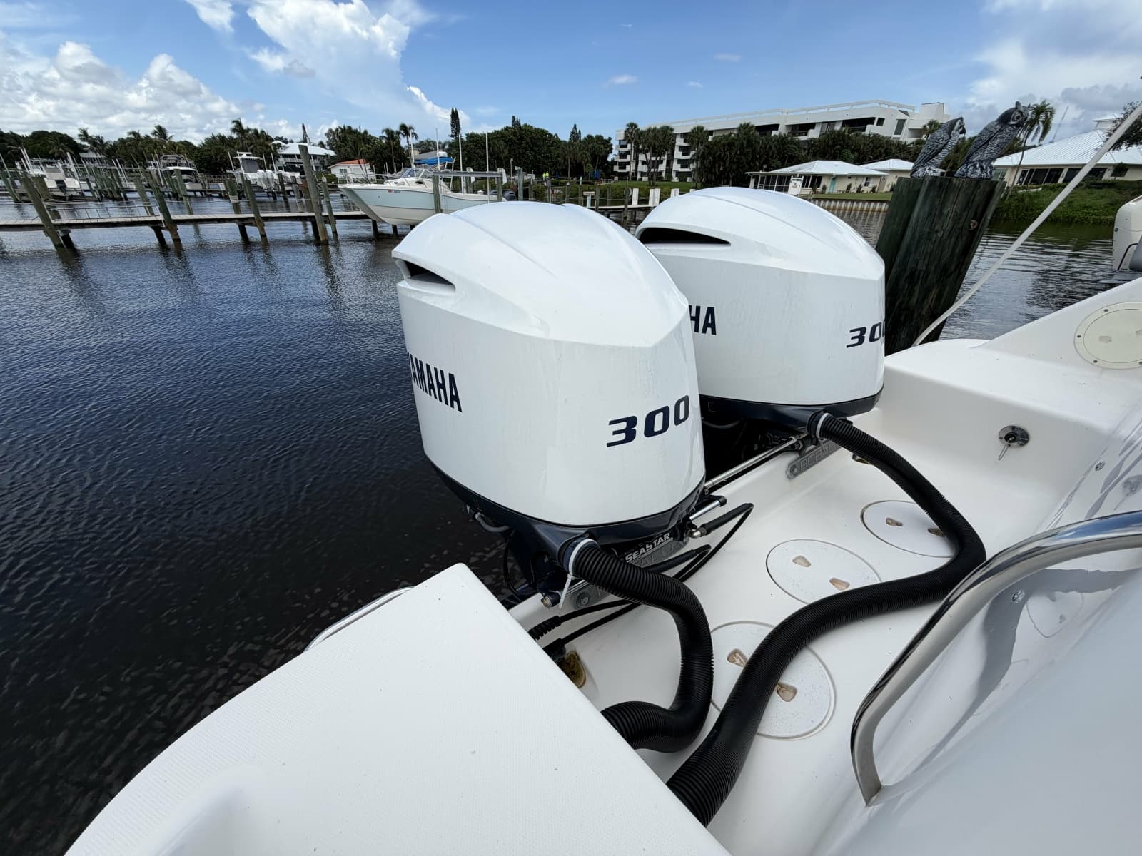 2016 Robalo R305